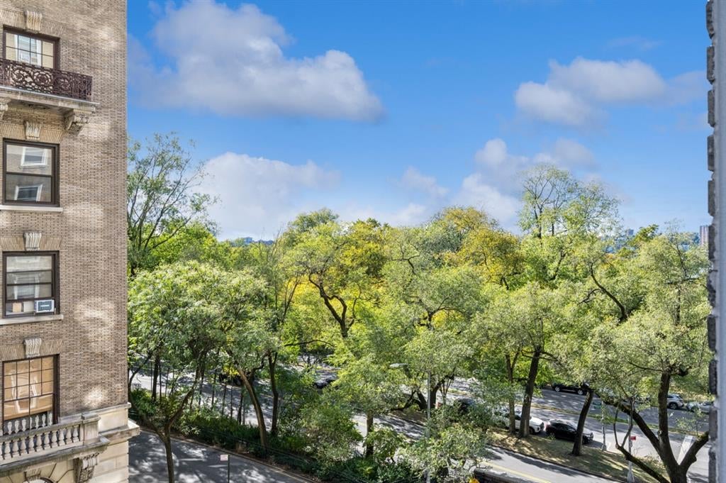 390 Riverside Drive 5G