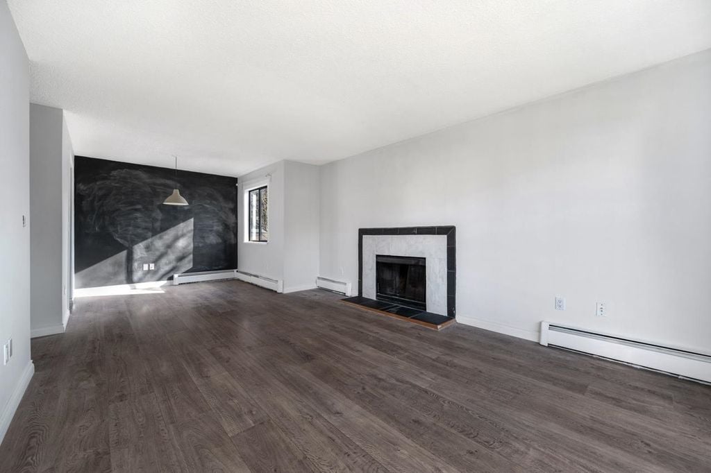 2215 Dundas St, #207