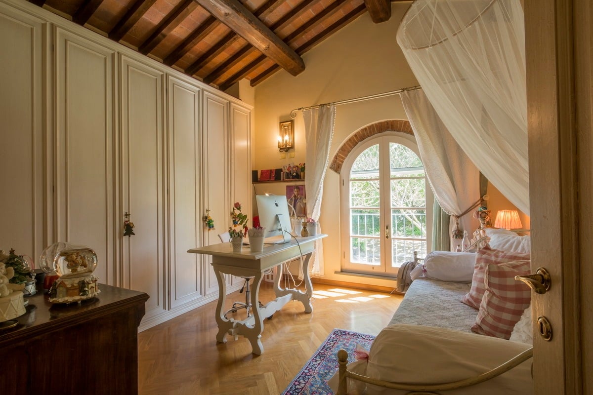 Villa In The Tuscan Hills