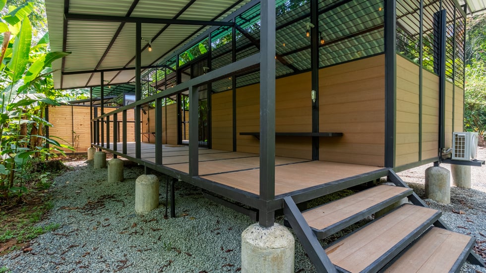 Riverfront Surf House in Playa Dominical Walk to the Beach