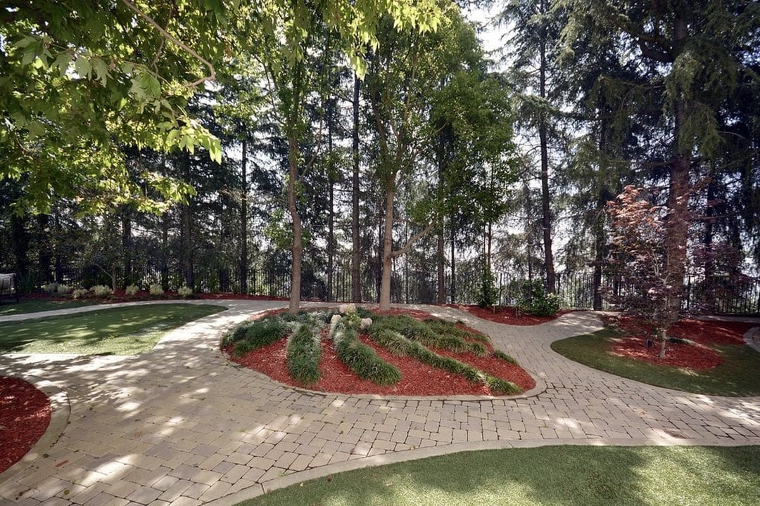 Grandeur Retreat