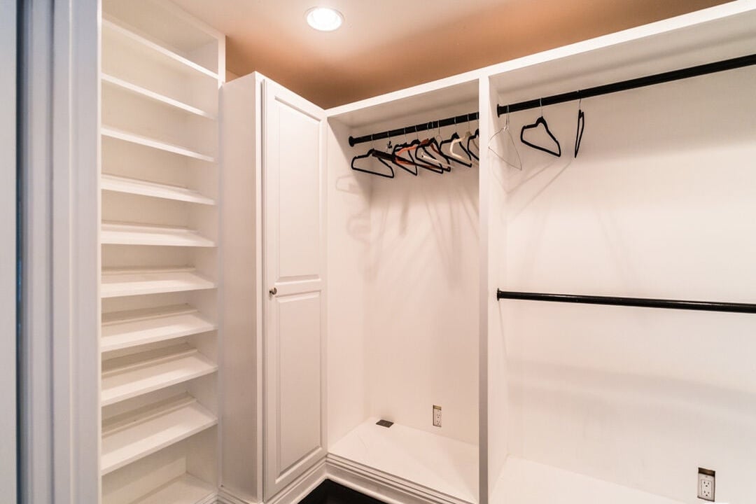 Evercrest Pavilion, Mulholland Dr, 90046