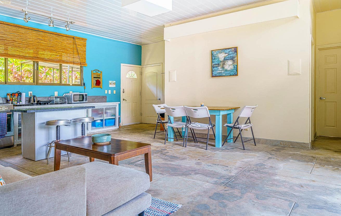 Charming 2-Bedroom Home in Ojochal, right off Finca Marañon, with stunning jungle & mountains views.