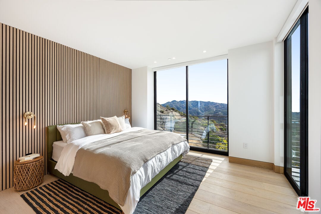 Mulholland Hwy, 90265