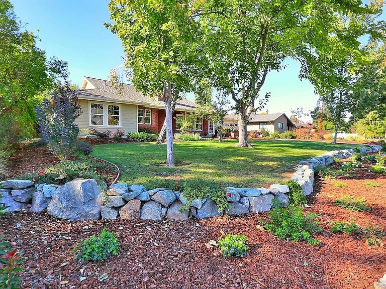 1121 La Sierra Dr