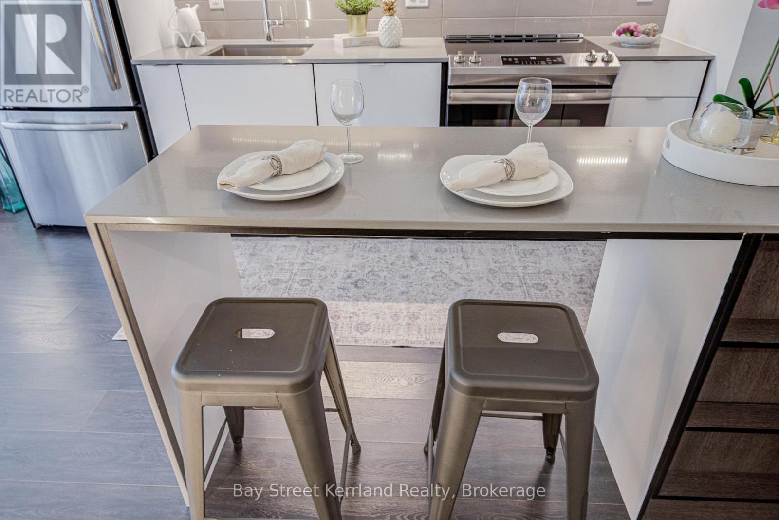 4065 Confederation Parkway #402