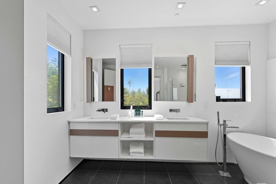 N Crescent Heights Blvd, 90046