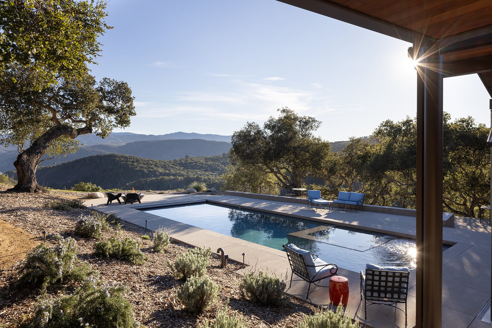 Este Canada | A Tehama Compound