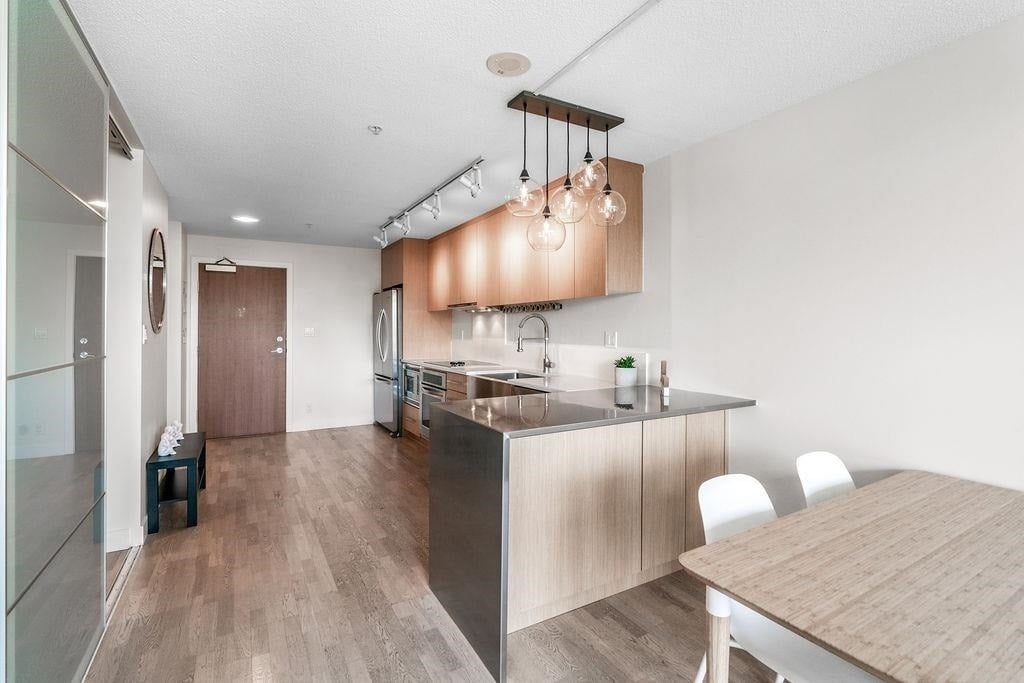 250 E 6th Ave, #469