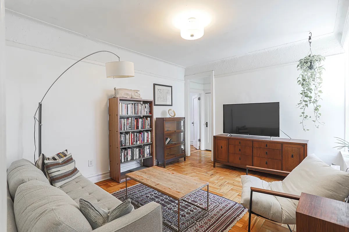 246 Cornelia Street #D11