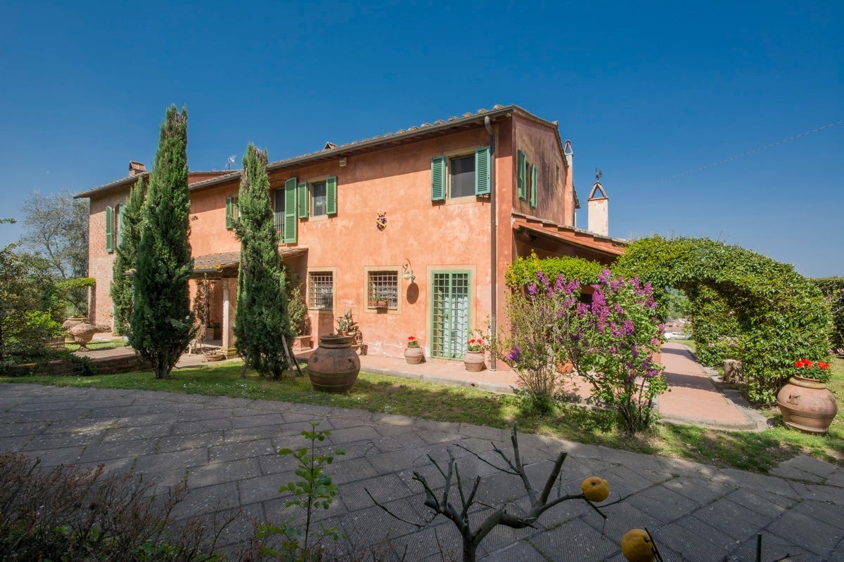 Villa In The Tuscan Hills