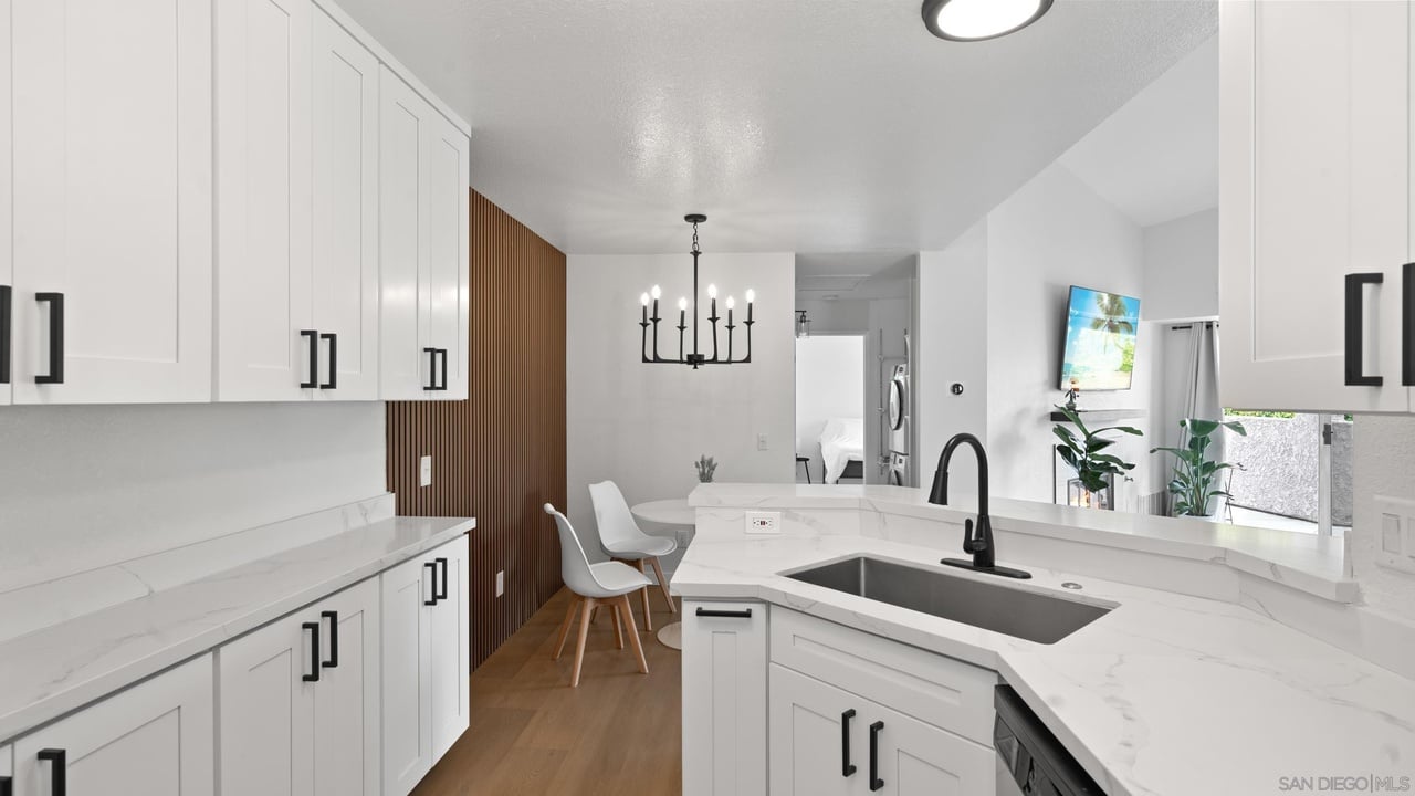 7048 Camino Degrazia #237, San Diego, CA 92111