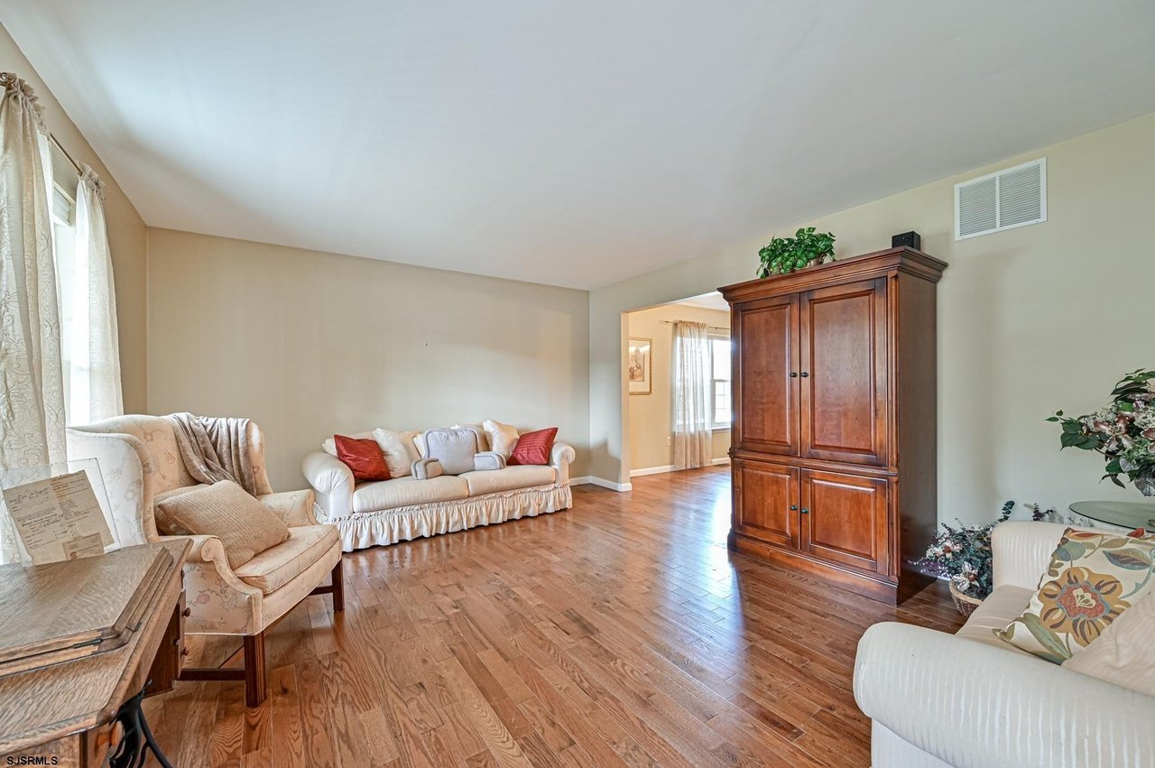 723 E Chip Shot Ln