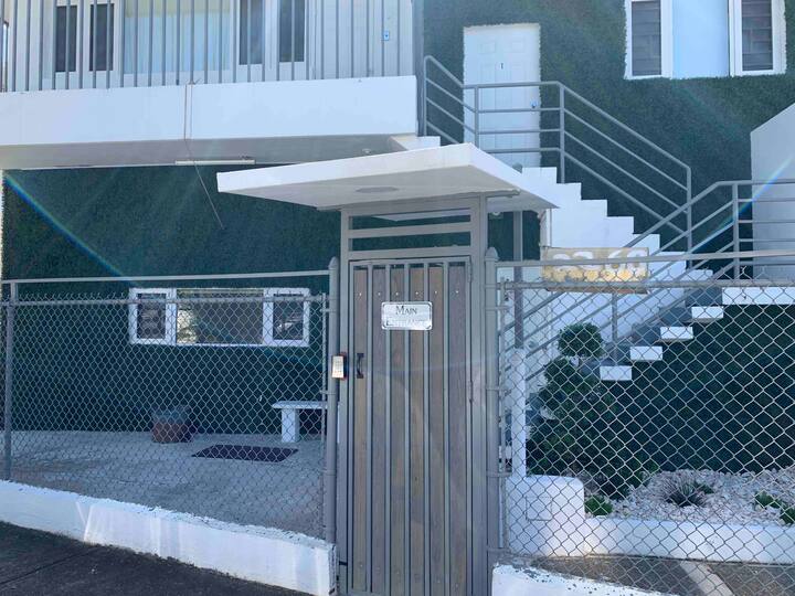 Beach House Apt 9 • 1BR + Sofa Bed • Full Kitchen - Airbnb