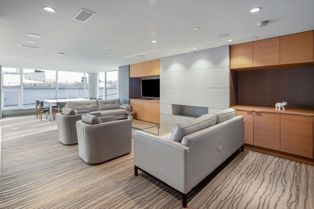 888 Arthur Erickson Pl, #404
