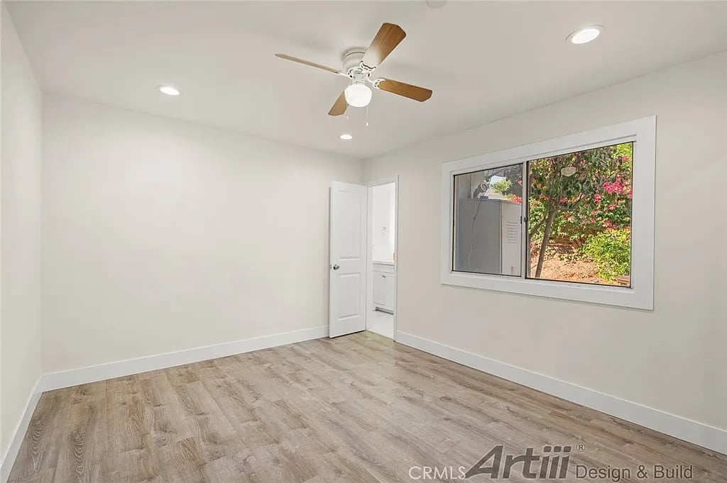 656 W 52nd St