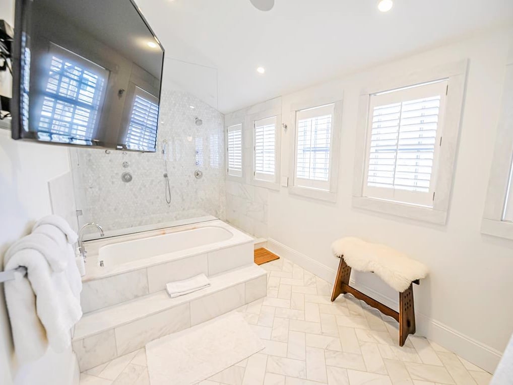 2 Pierce Ln