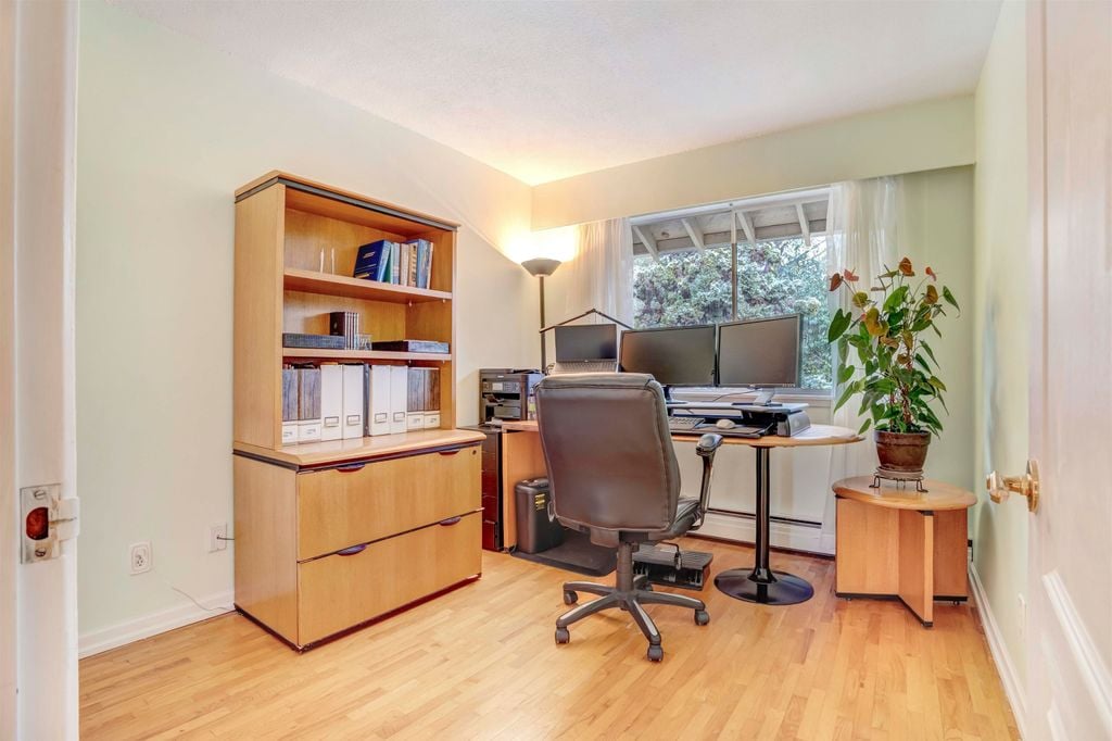 555 W 28th St, #104