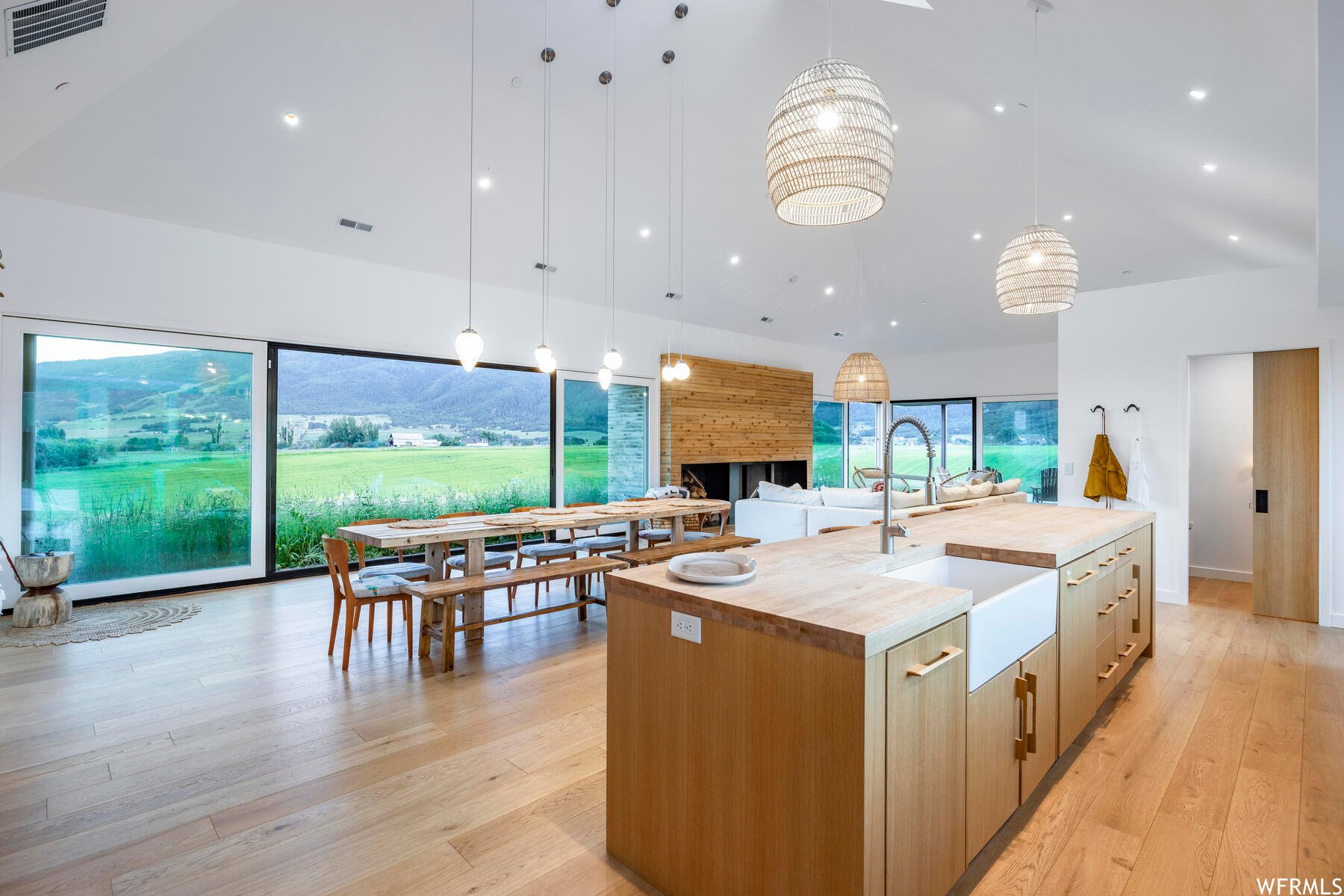 Breathtaking Minimalistic Farmhouse