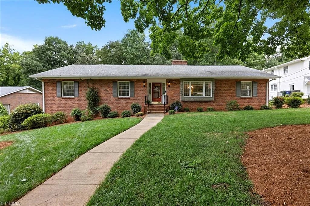 621 Nokomis Ct