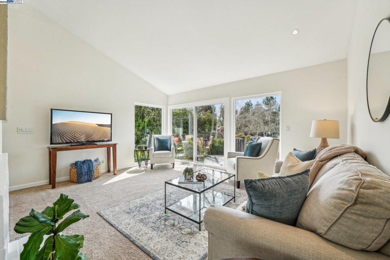 2119 Presidio Ct