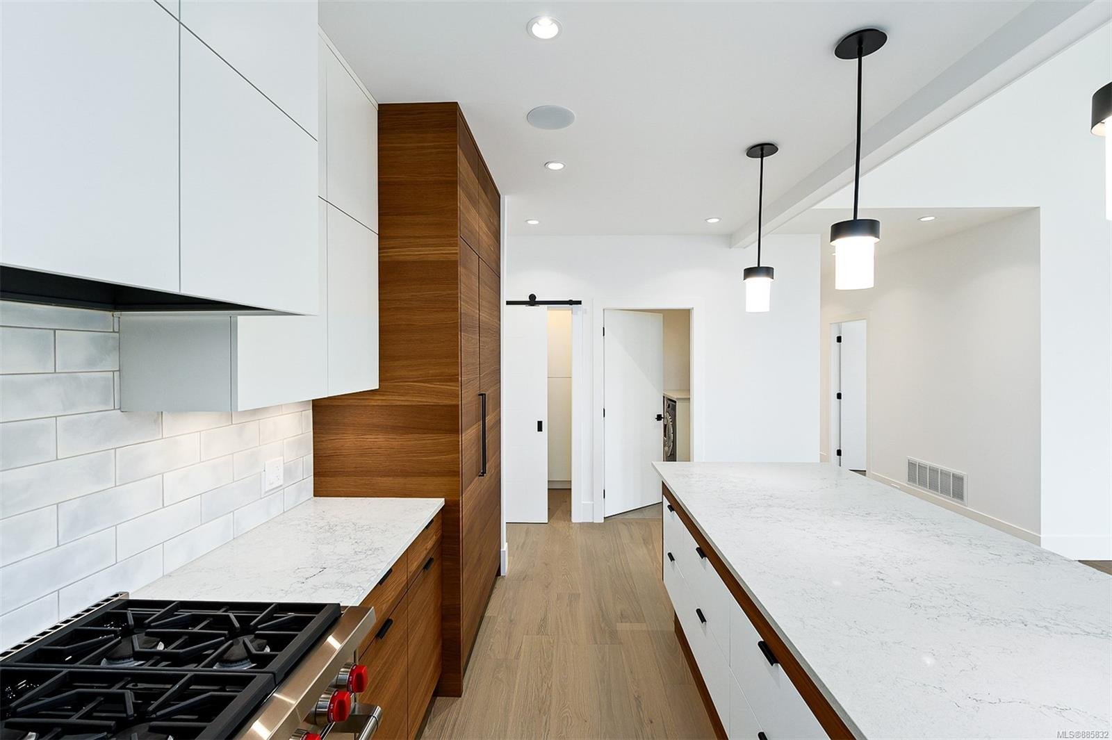 2046 Pinehurst Terr