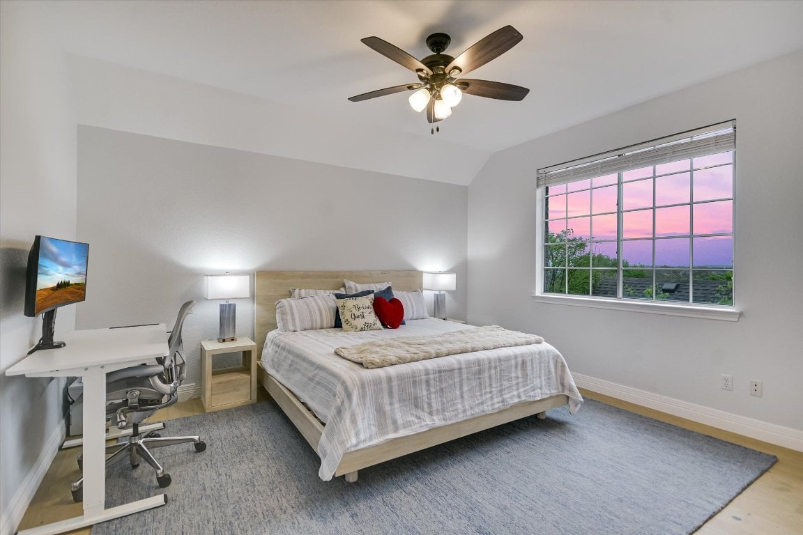 2112 Cliffs Edge Dr