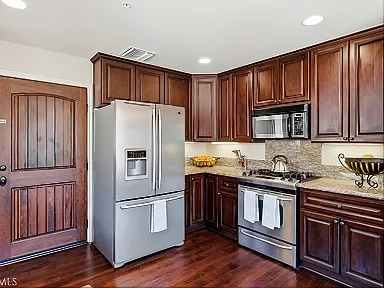 2454 Oswego #301