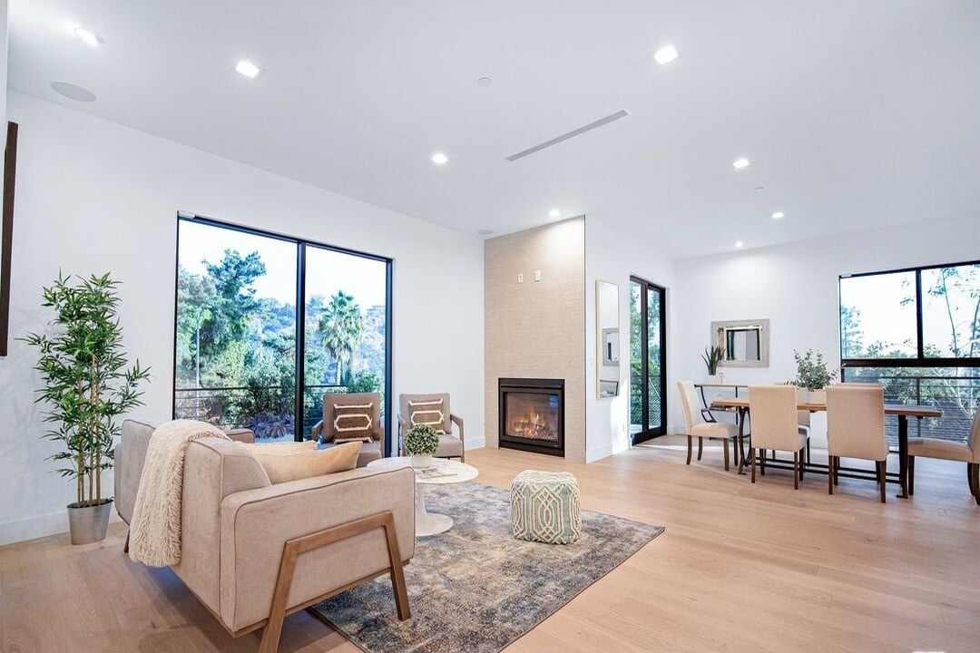 Canyon Lake Dr, 90068