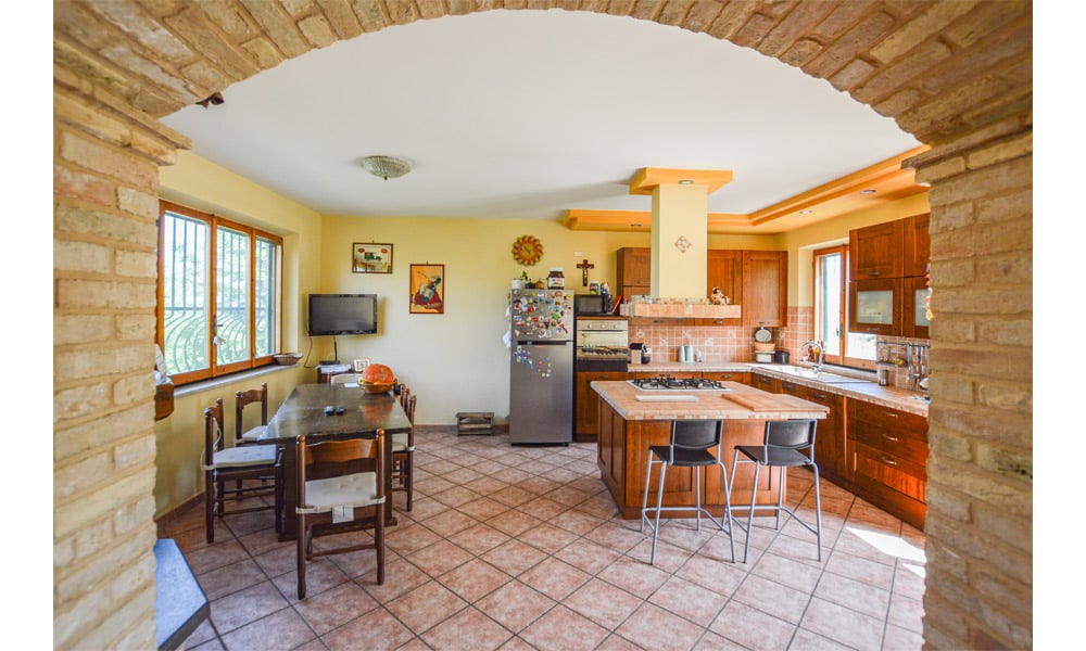 A Timeless Retreat in the Verdant Hills of Montelupone, Le Marche