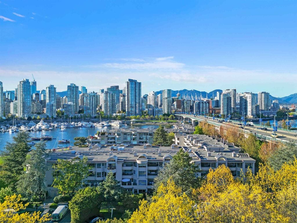 1869 Spyglass Pl, #211