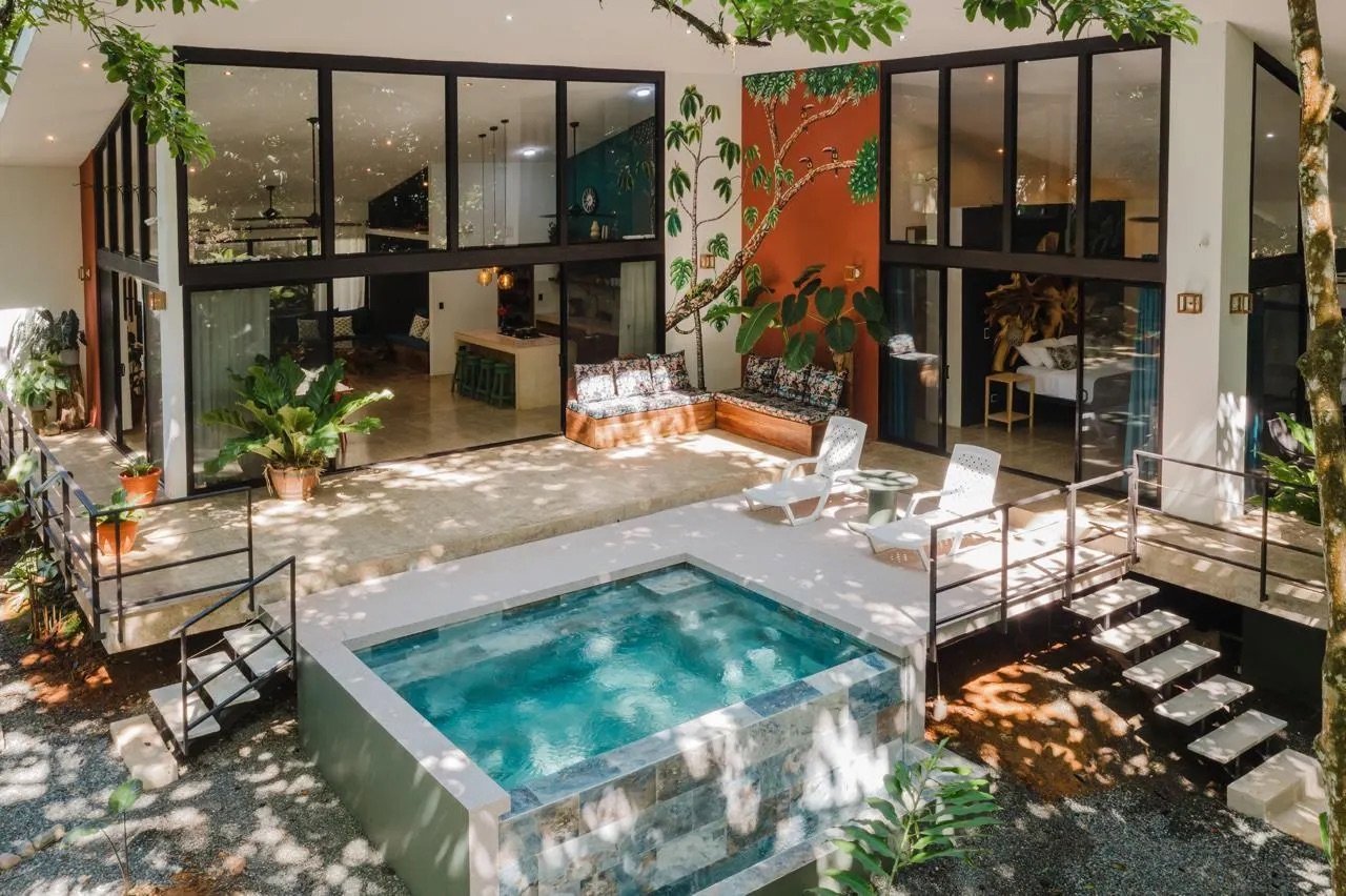 Gorgeous New Rainforest Villa with Pool and Creek, 20 minutes from Quepos
