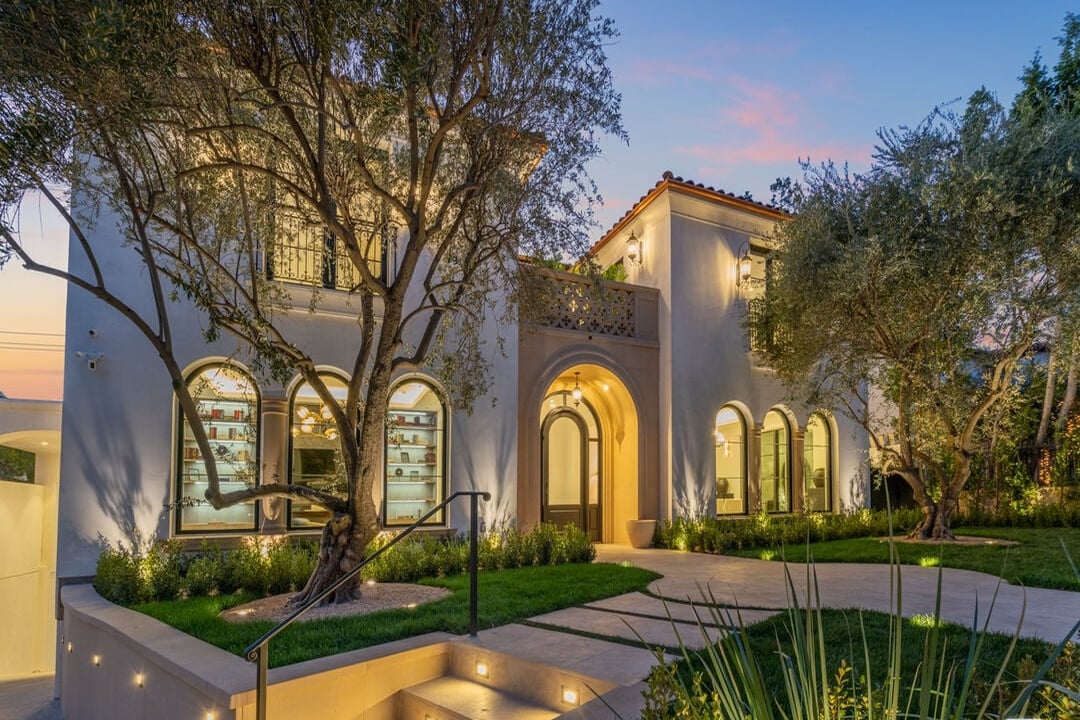 Silverreach Pavilion, N Hillcrest Rd, 90210