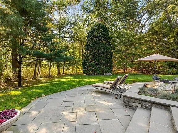 24 Trailside Rd