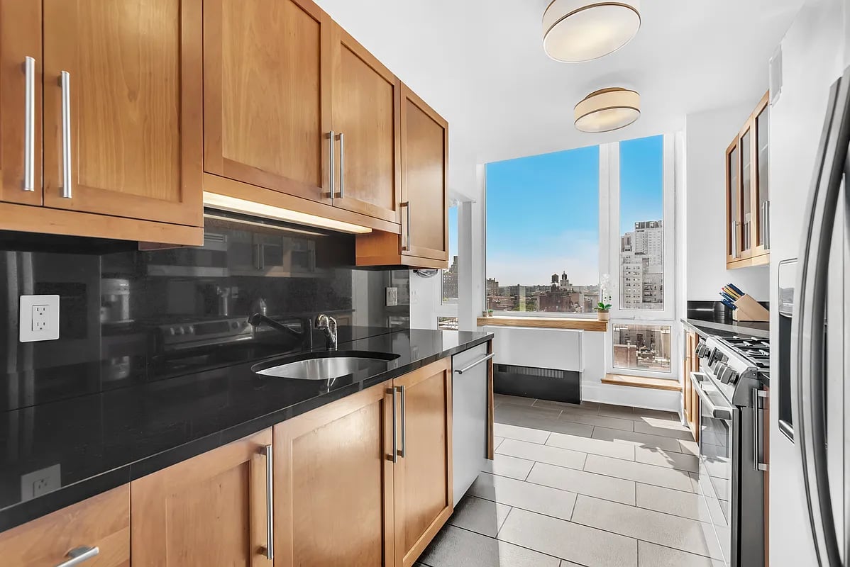 300 East 77th Street 10D