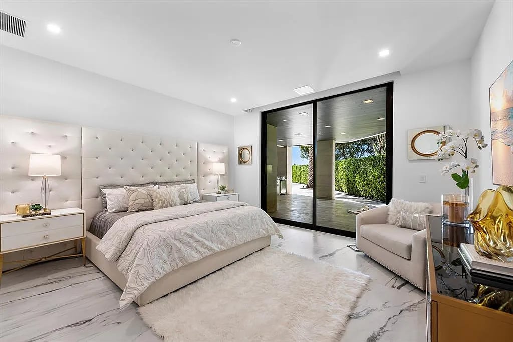 4041 Country Club Ln