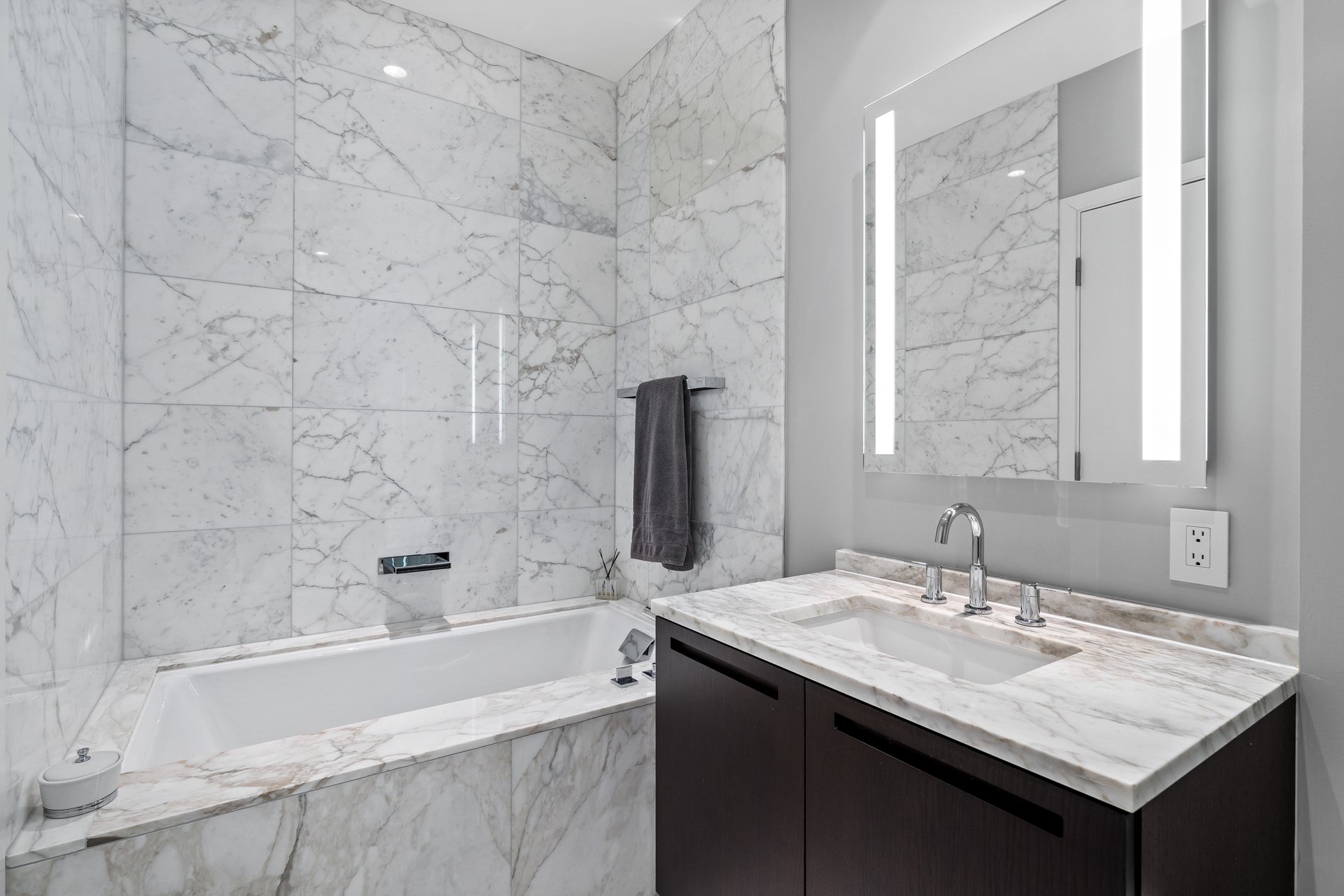 Suite 5603- 180 University Avenue