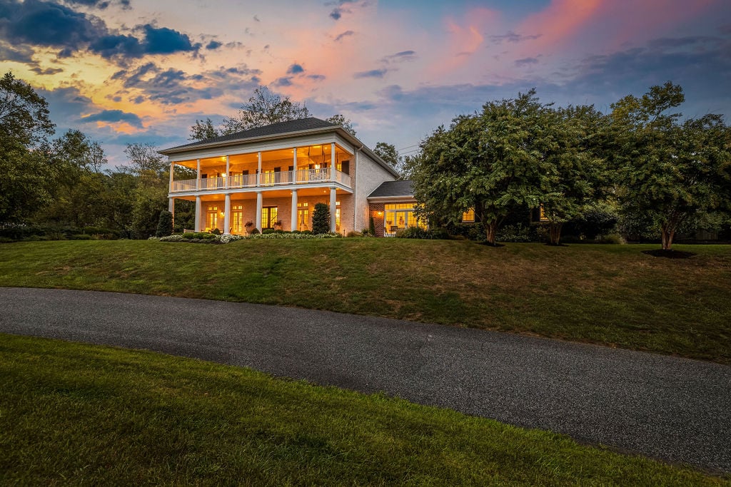 Stunning Hayfields Manor Home