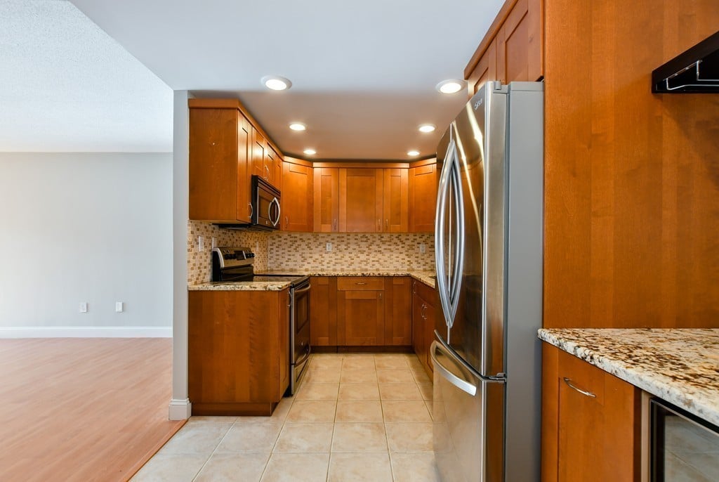 50-56 Broadlawn Park, #115