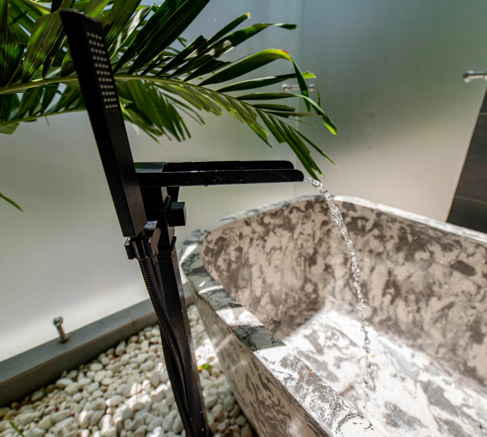 Casa La Ola Perfecta | Luxury 5-Bedroom Home with Pool Near the Beach in Hacienda Pinilla
