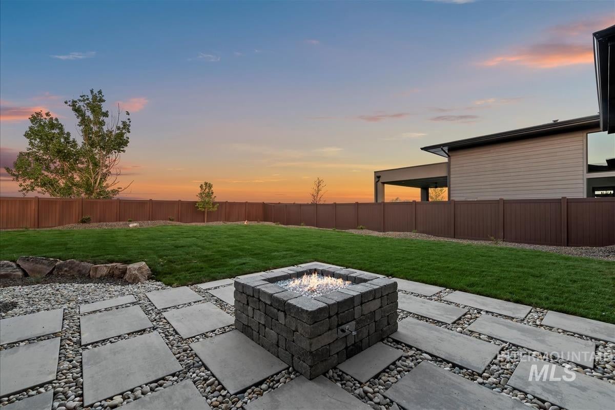 Exceptional New Build in the Star Foothills