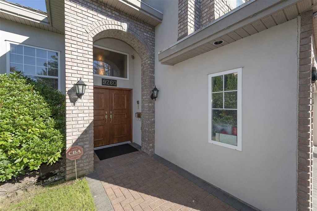 9260 Pauleshin Cres