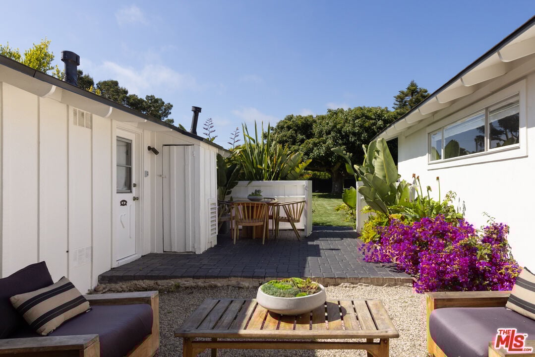 Echelon Pavilion, Grayfox St, 90265