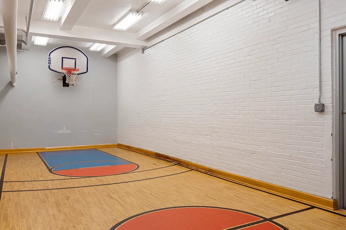 90 Riverside Dr, #12C