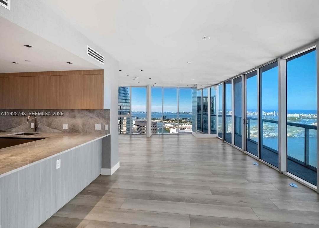 465 Brickell Ave #5701