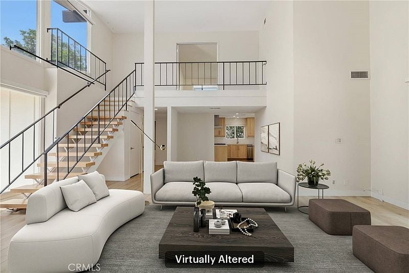 421 Larry Ln