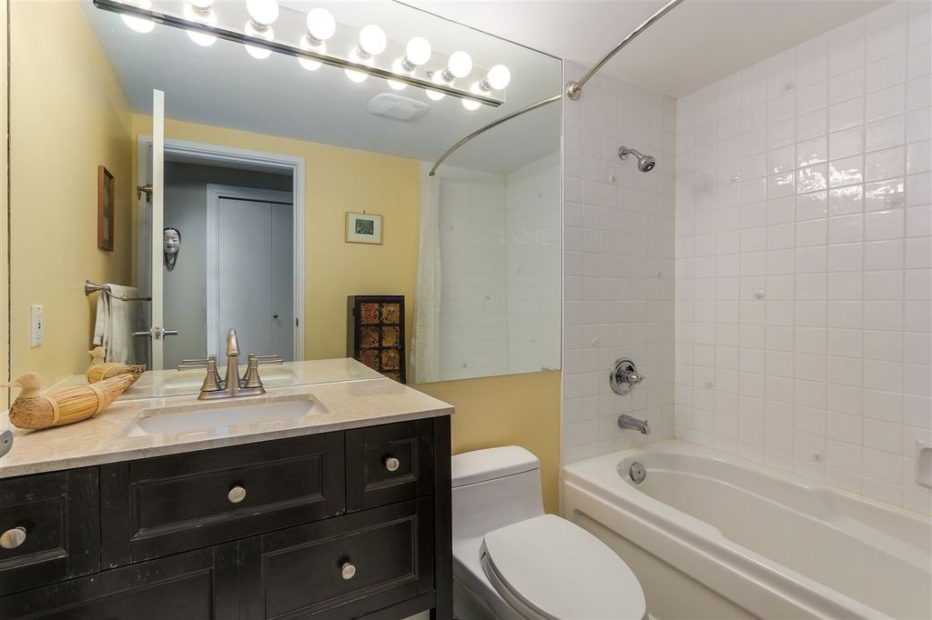 555 Jervis St, #705