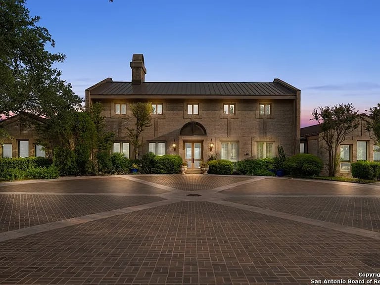 19720 La Sierra Blvd