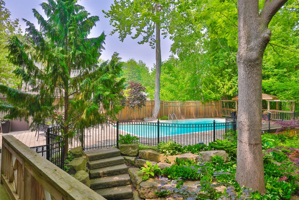 1293 Greenoaks Dr