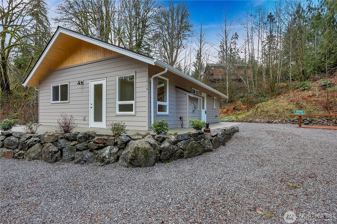 11016 Meadow Lane
